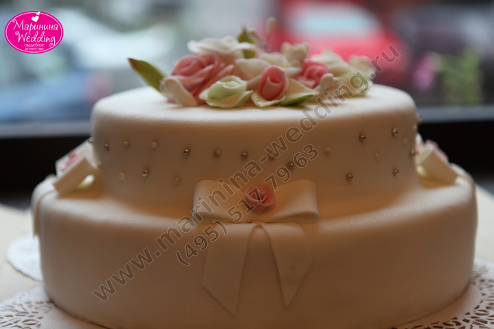 торт в нежных тонах на свадьбу