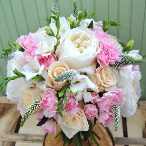 Букет невесты в персиково - розовых тонах